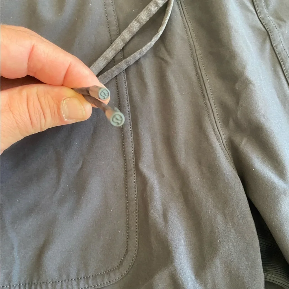 Womens Lululemon Beyond the Studio Crop black EUC size 4